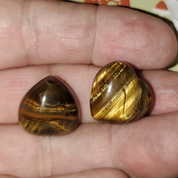 NWT 2 Natural Tiger eye jasper mini hearts Carved quartz crystal healing stone - Picture 2 of 4
